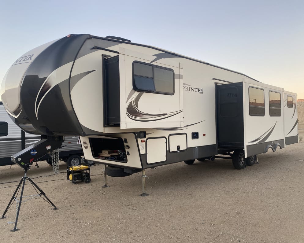 2017 Keystone RV Sprinter Fifth Wheel for rent in Palmdale California