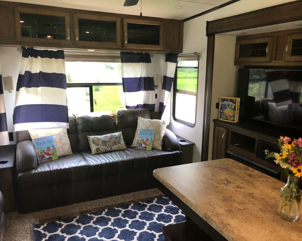 2018 Coachmen Chaparral  by Forest River for rent in 37774