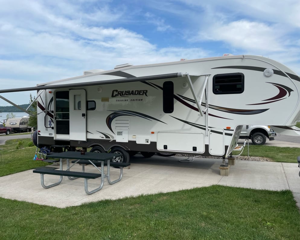 2013 Fifth Wheel RV for Rent in Zanesville, Ohio