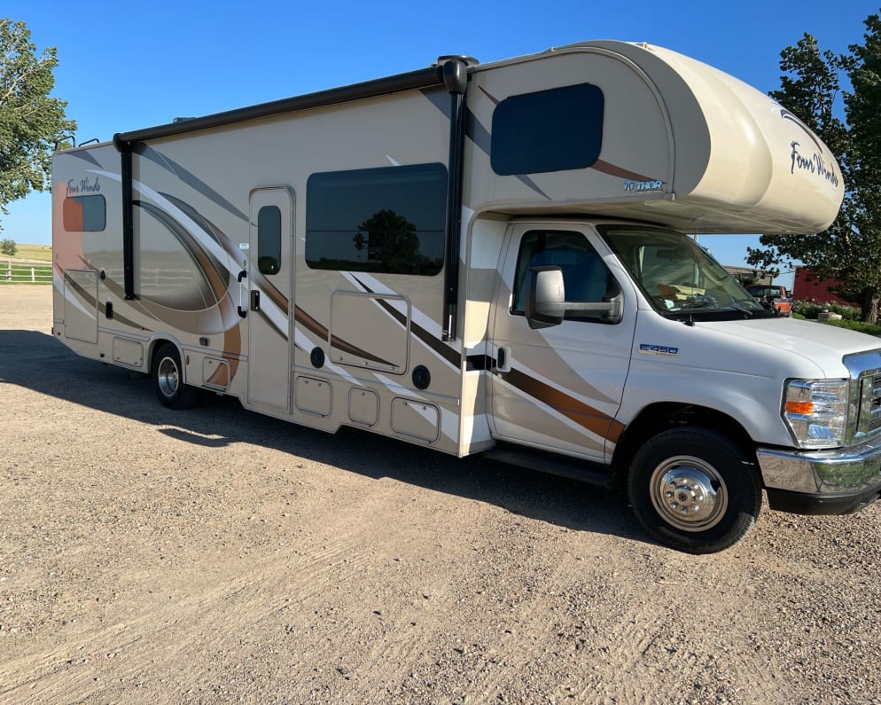 2018 Four Winds  by Thor Motor Coach for rent in 53051