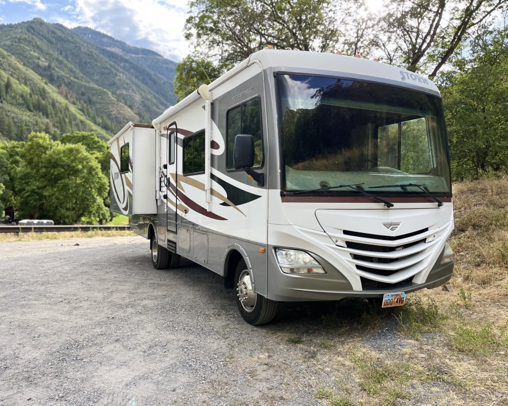 2013 Fleetwood Storm 32BH available for rent in Eagle Mountain Utah