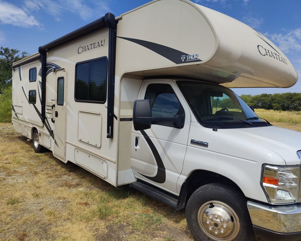 2017 Thor Chateau Class C for rent in Krum Texas