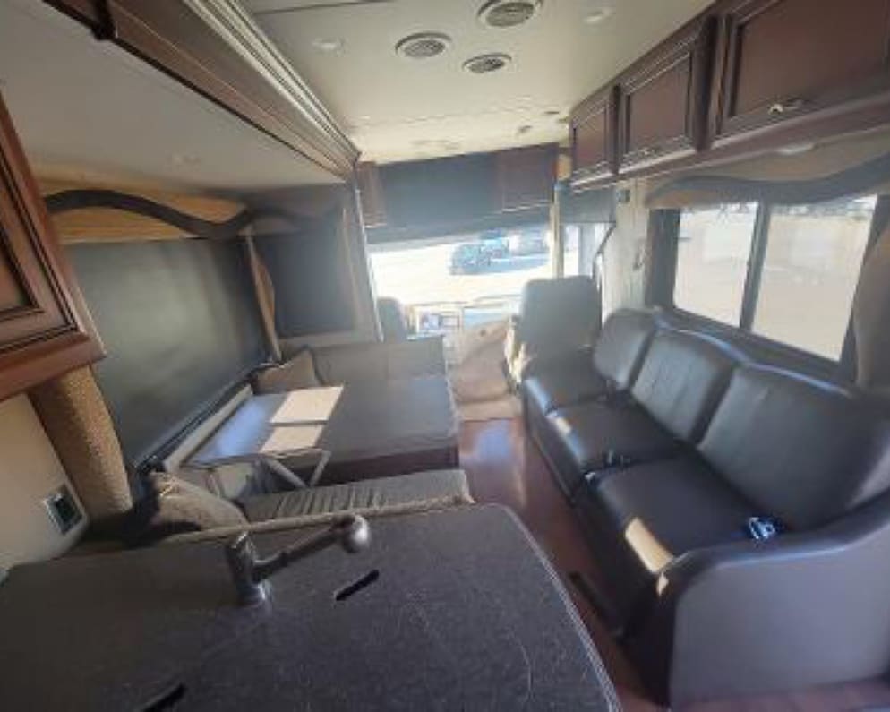 2014 Class A RV for Rent in Grandview, Texas