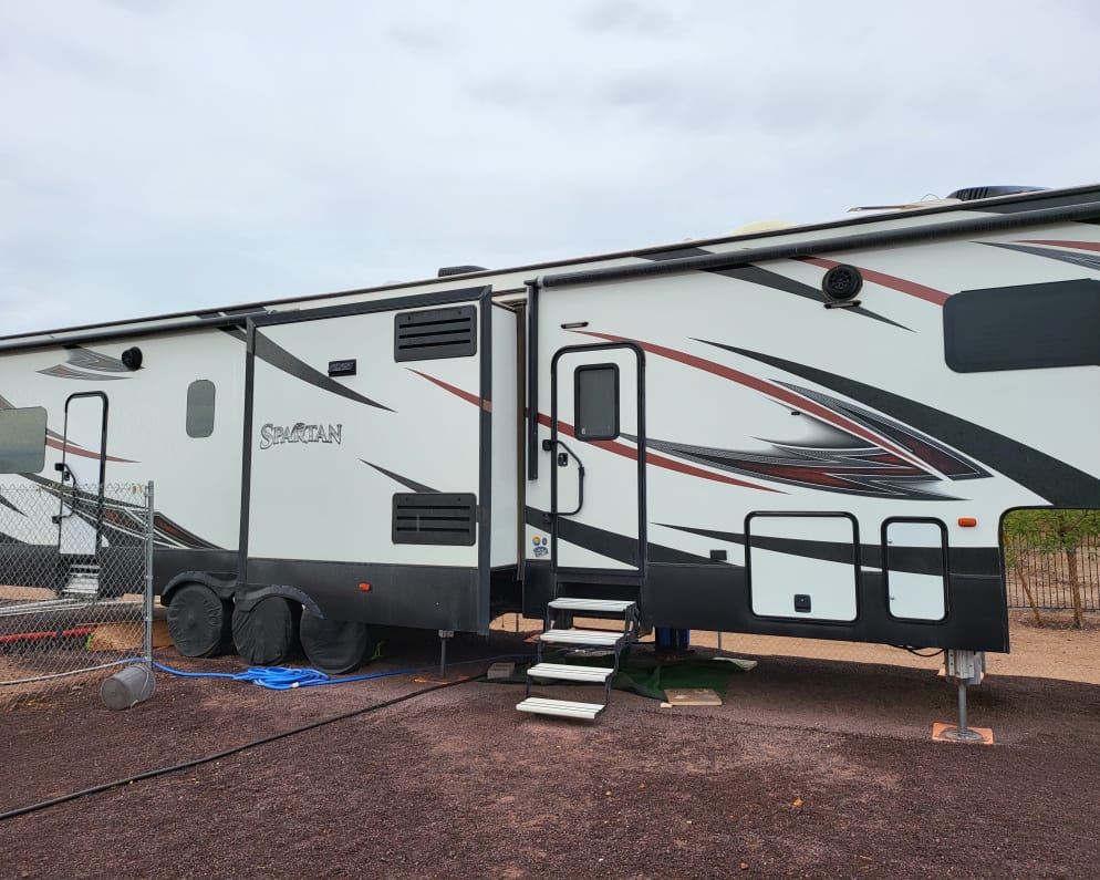 2017 Fifth Wheel RV for Rent in Wittmann, Arizona