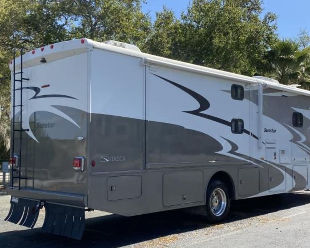 2013 Itasca Sunstar Class A for rent in Raleigh North Carolina