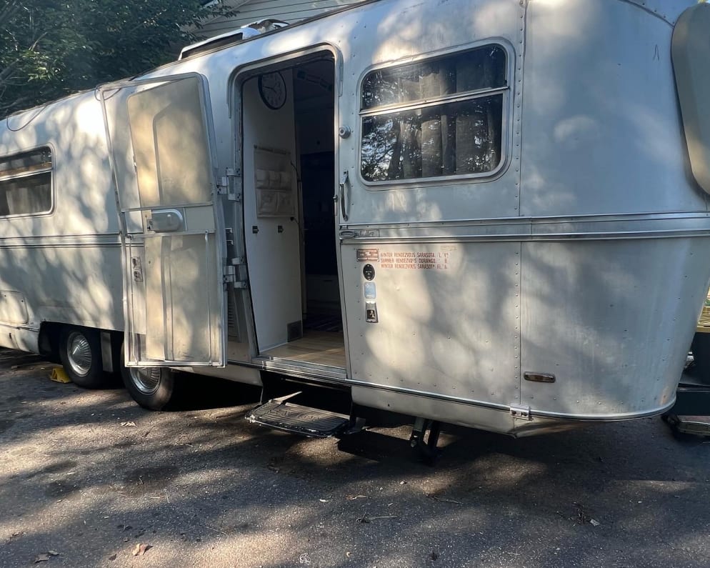 1977 Travel Trailer RV for Rent in Asheville, North Carolina