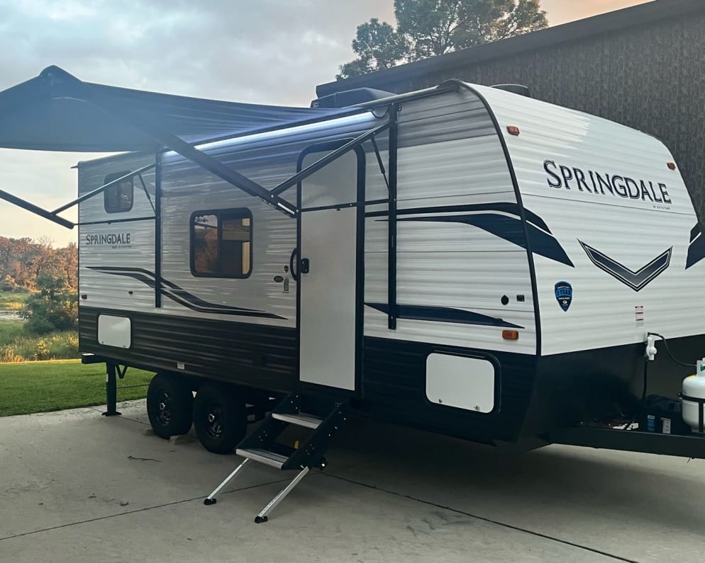 22’ travel trailer with awning and LED lights