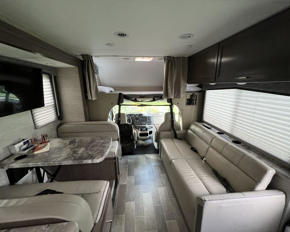 2022 Class C RV for Rent in Warrenville, Illinois