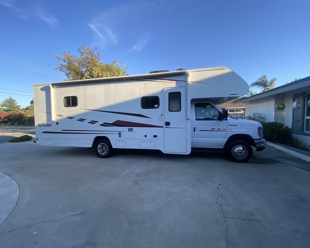 2019 Winnebago Outlook