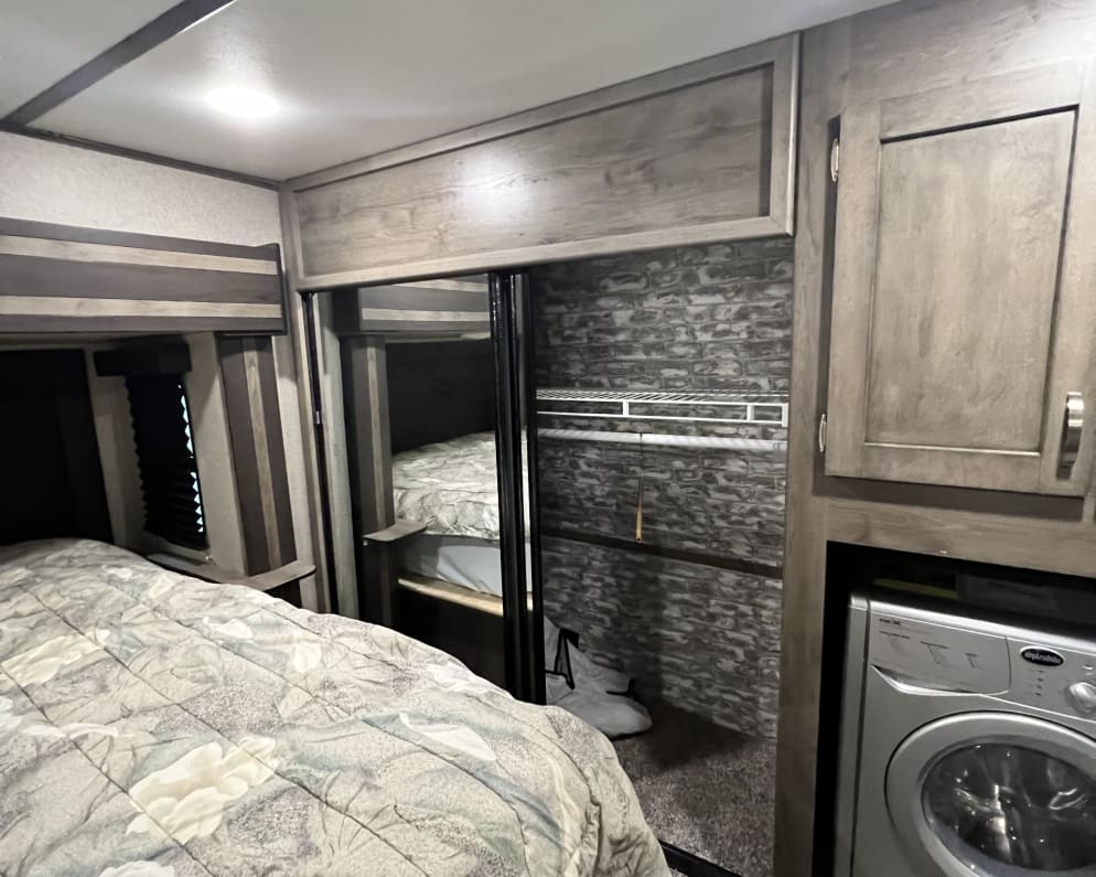 2019 Keystone Sprinter Fifth Wheel for rent in Bastrop Texas