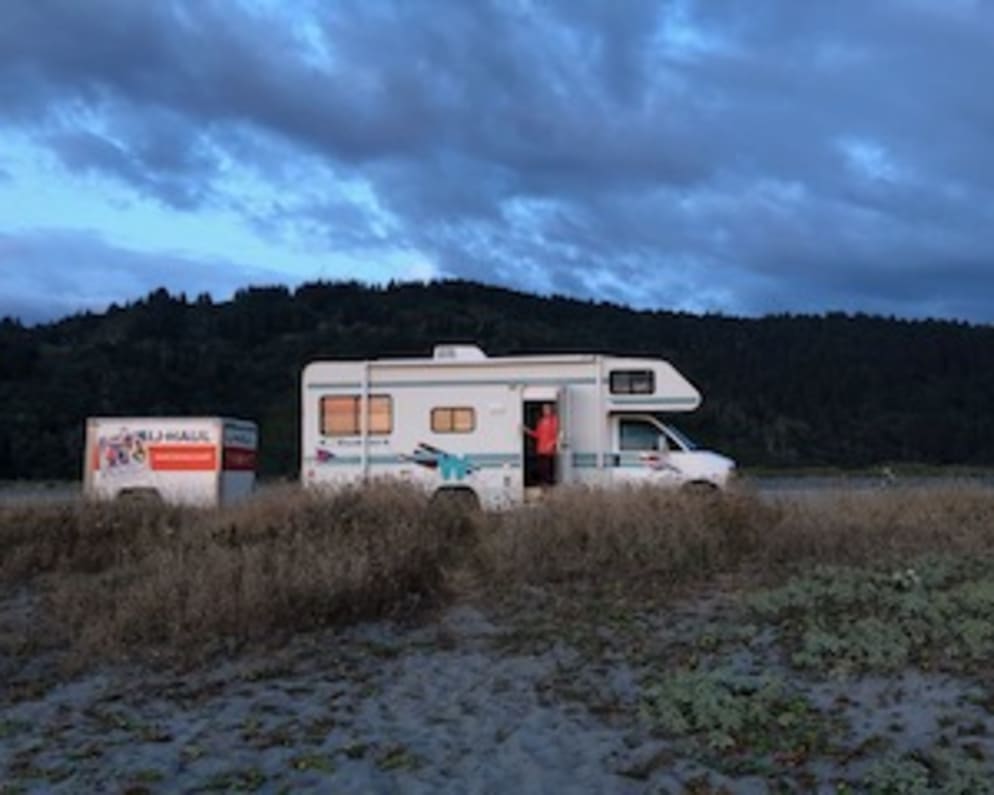2000 Winnebago Chalet available for rent in ashland Oregon