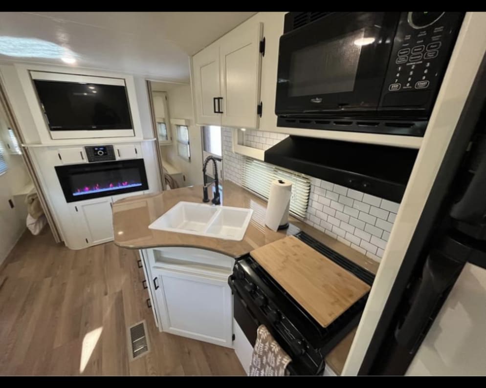 Travel Trailer RV for Rent in Colorado Springs, Colorado
