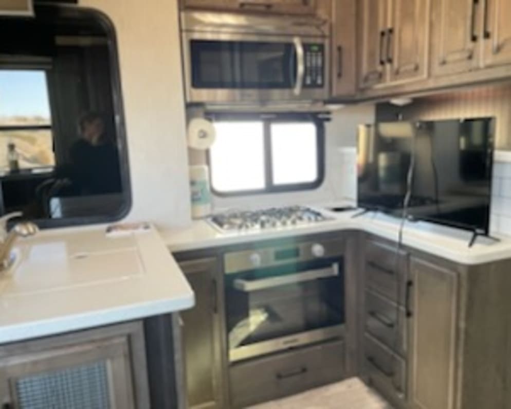 Fifth Wheel RV for Rent in Bruceton Mills, West Virginia
