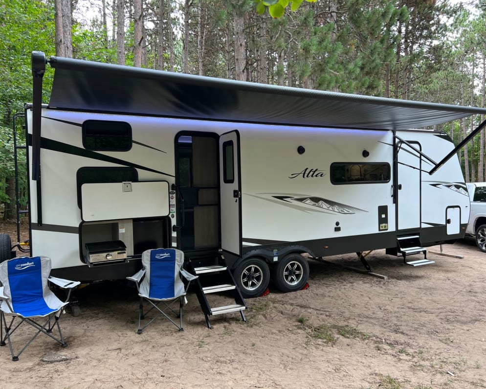 2022 Travel Trailer RV for Rent in Woodstock, Illinois