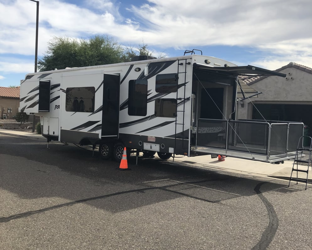 Toy Hauler RV for Rent in Waddell, Arizona
