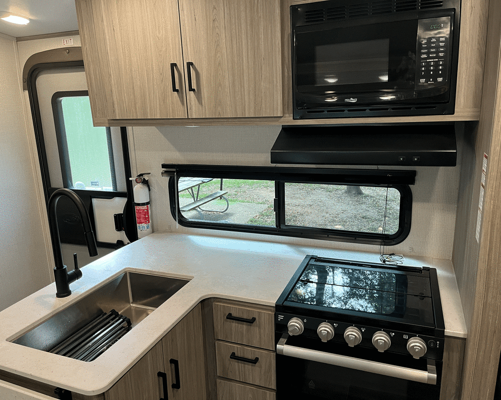 Travel Trailer RV for Rent in Angleton, Texas