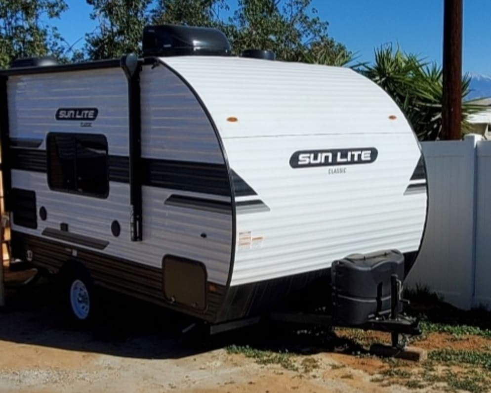 2022 Sunset Park RV Sun Lite Travel Trailer for rent in Riverside California