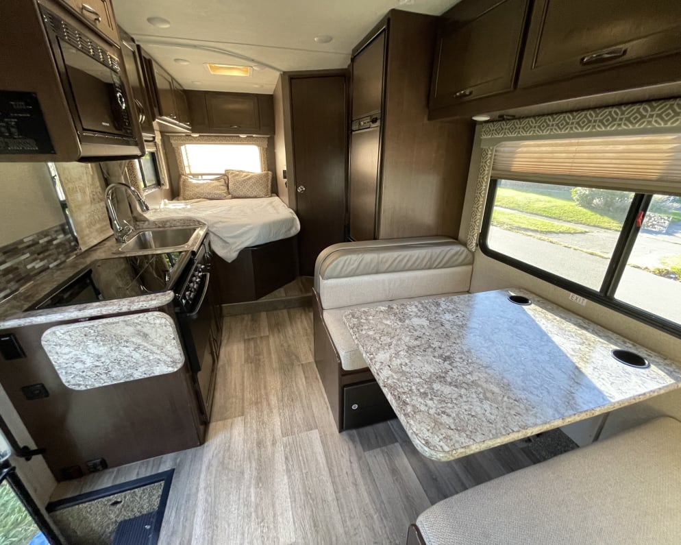 2017 Freedom Elite  by Thor for rent in 45177