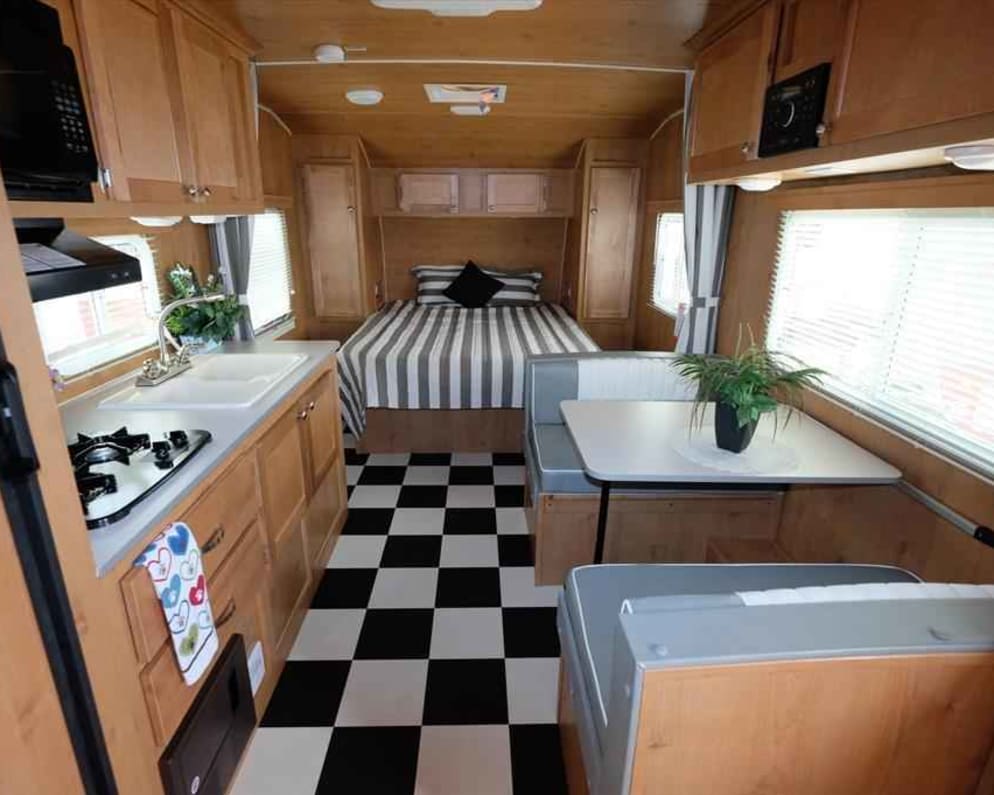 2019 Retro  by Riverside RV for rent in 98902