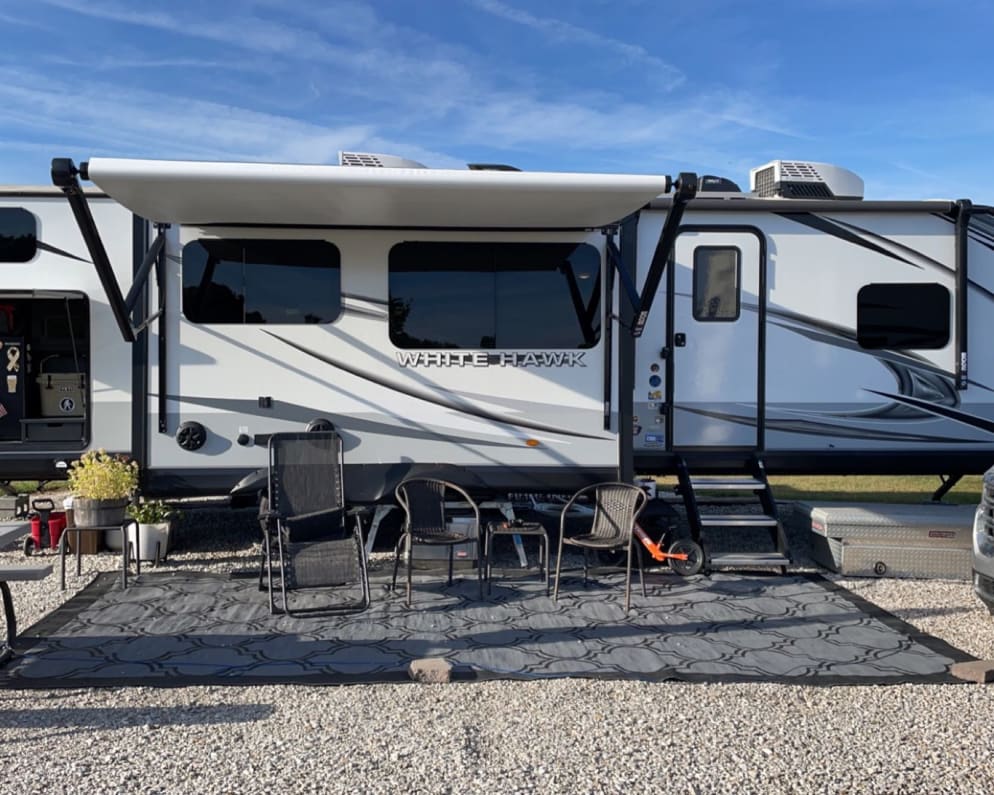 Two slides. Outdoor kitchen. Electric awning. Tv hookup and mount. Outside lights and surround sound speakers. Self mechanical leveling. 