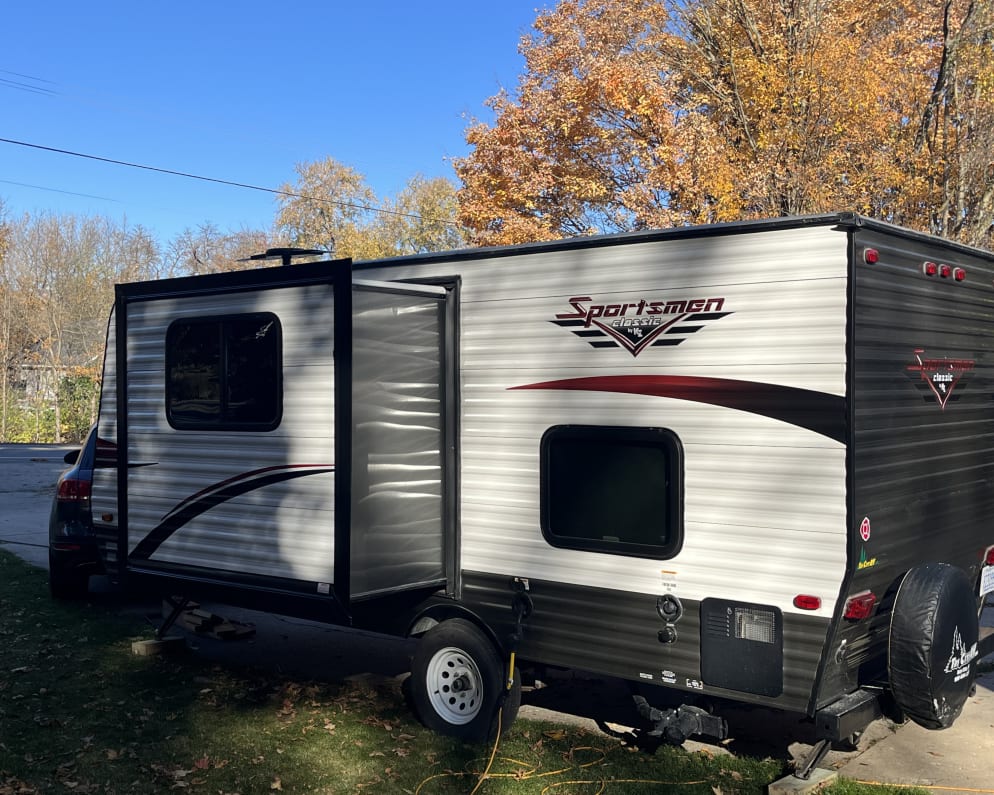 2017 Classic  by Sportsmen for rent in 49525