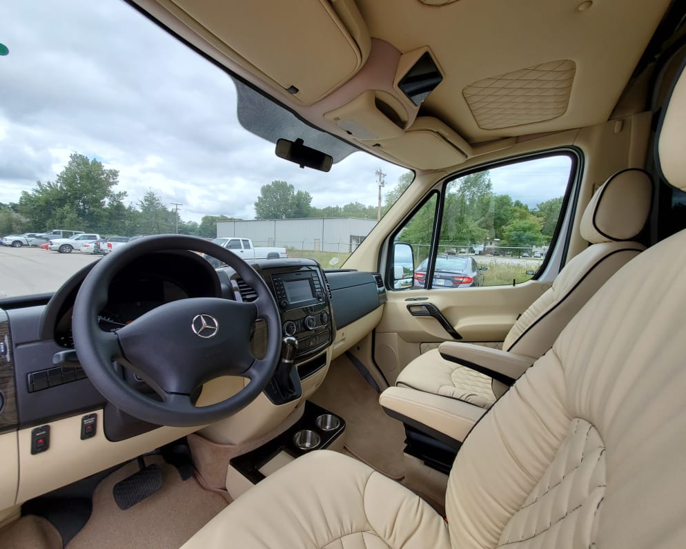 Class B RV for Rent in New Berlin, Wisconsin