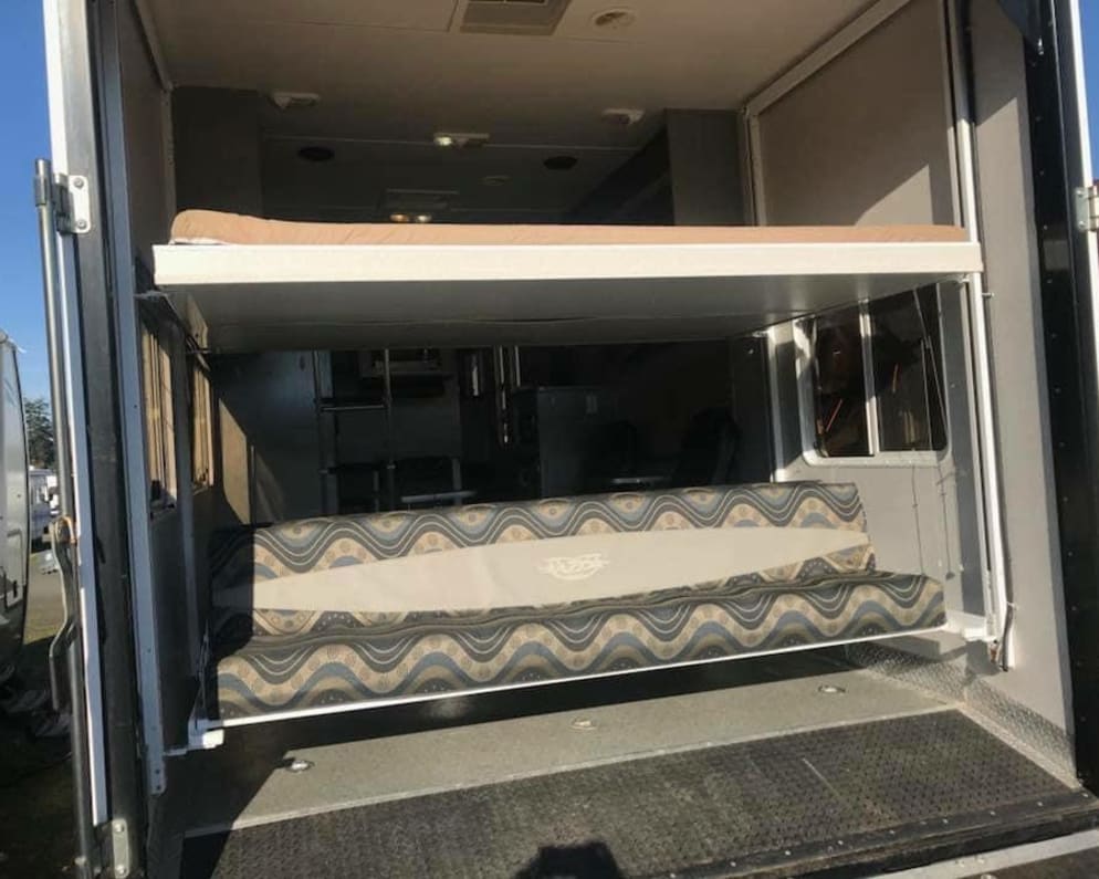 2008 Fifth Wheel RV for Rent in Marysville, WA