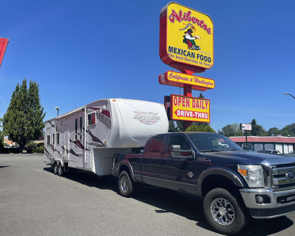 2008 Fifth Wheel RV for Rent in Marysville, WA