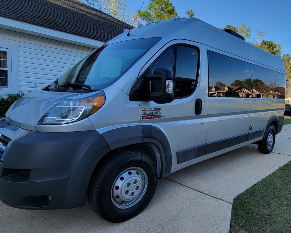 2017 Class B RV for Rent in Semmes, Alabama