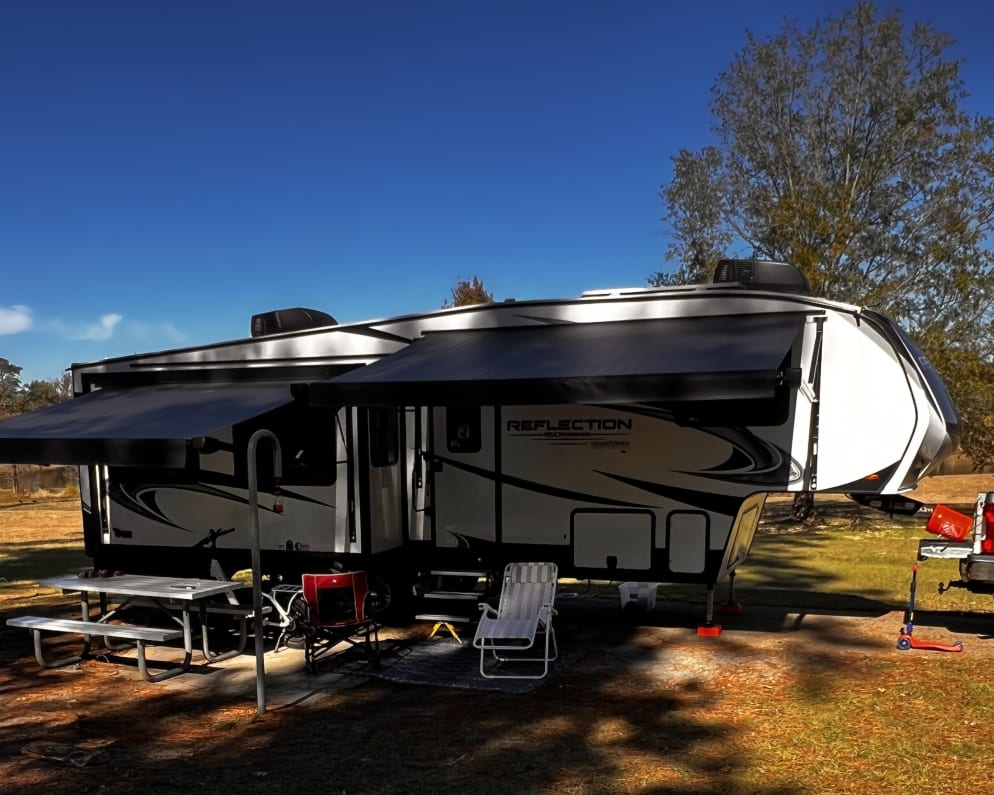 2022 Fifth Wheel RV for Rent in Hernando, Mississippi