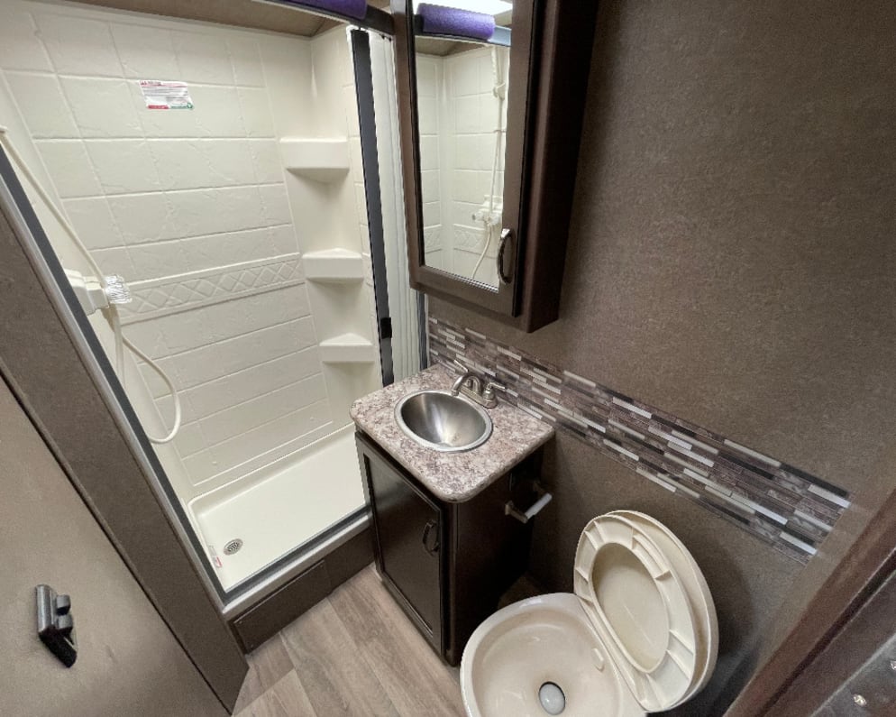 2019 Freedom Elite  by Thor for rent in 95630