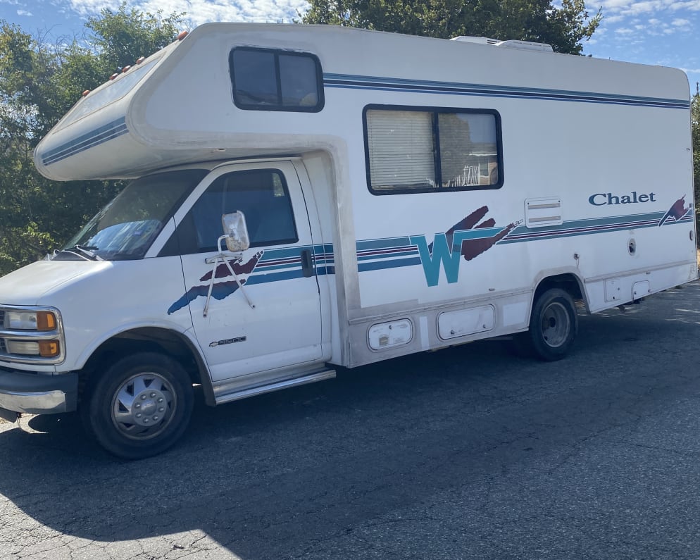 2000 Winnebago Chalet