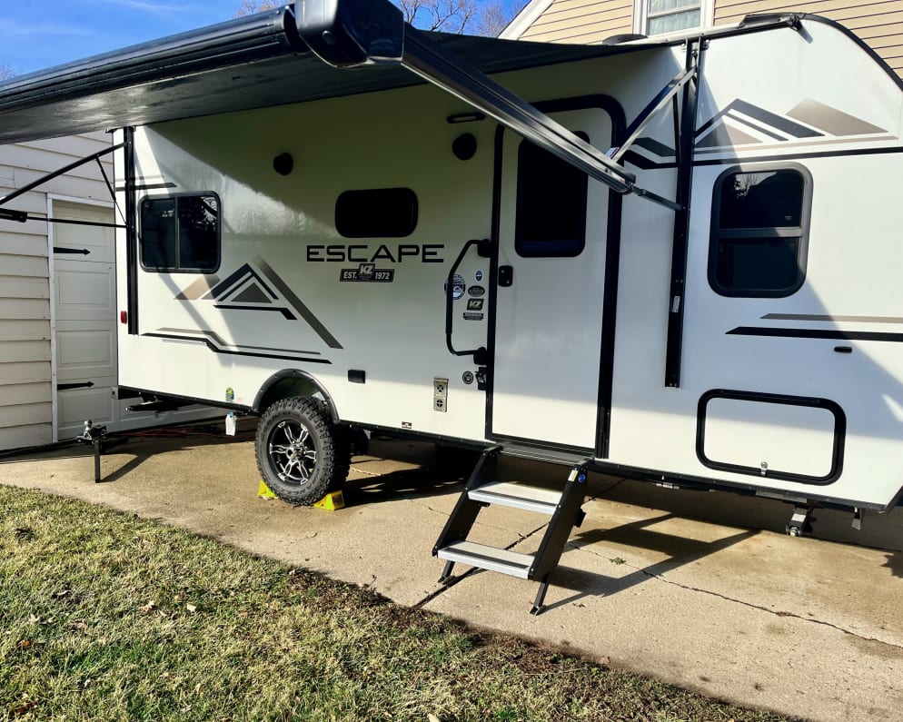 Exterior. Off road tires. Locking front door. 14&#39; awning. Storage panel. Stabilizer step. 