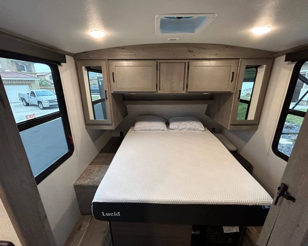 2021 Keystone RV Outback Ultra-Lite Travel Trailer for rent in Santa Clarita California