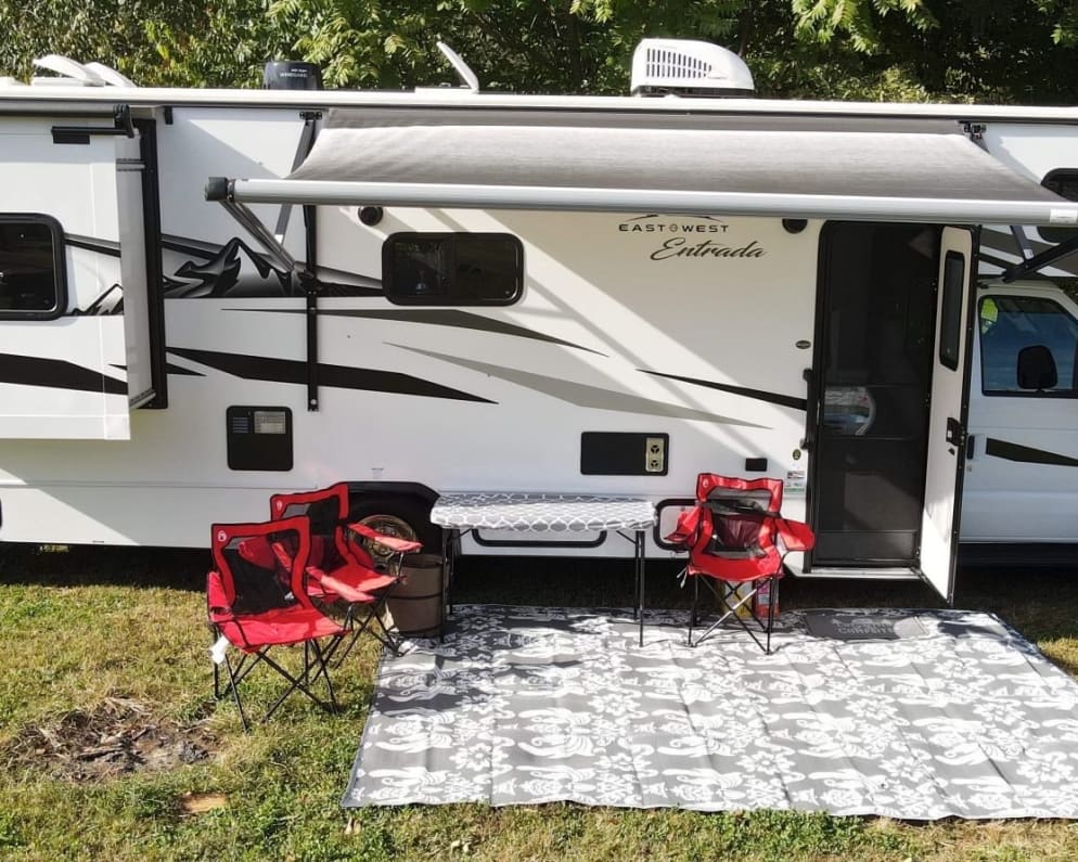 2022 East to West Entrada 2600DS