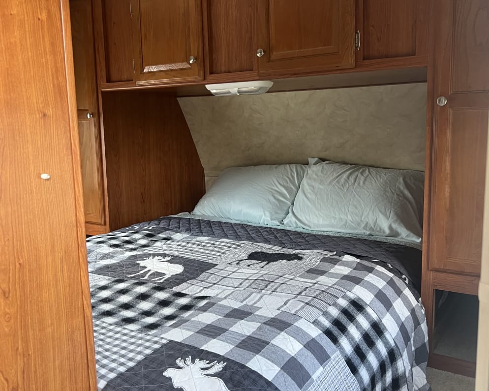 2011 Holiday Rambler Campmaster available for rent in Penticton British Columbia
