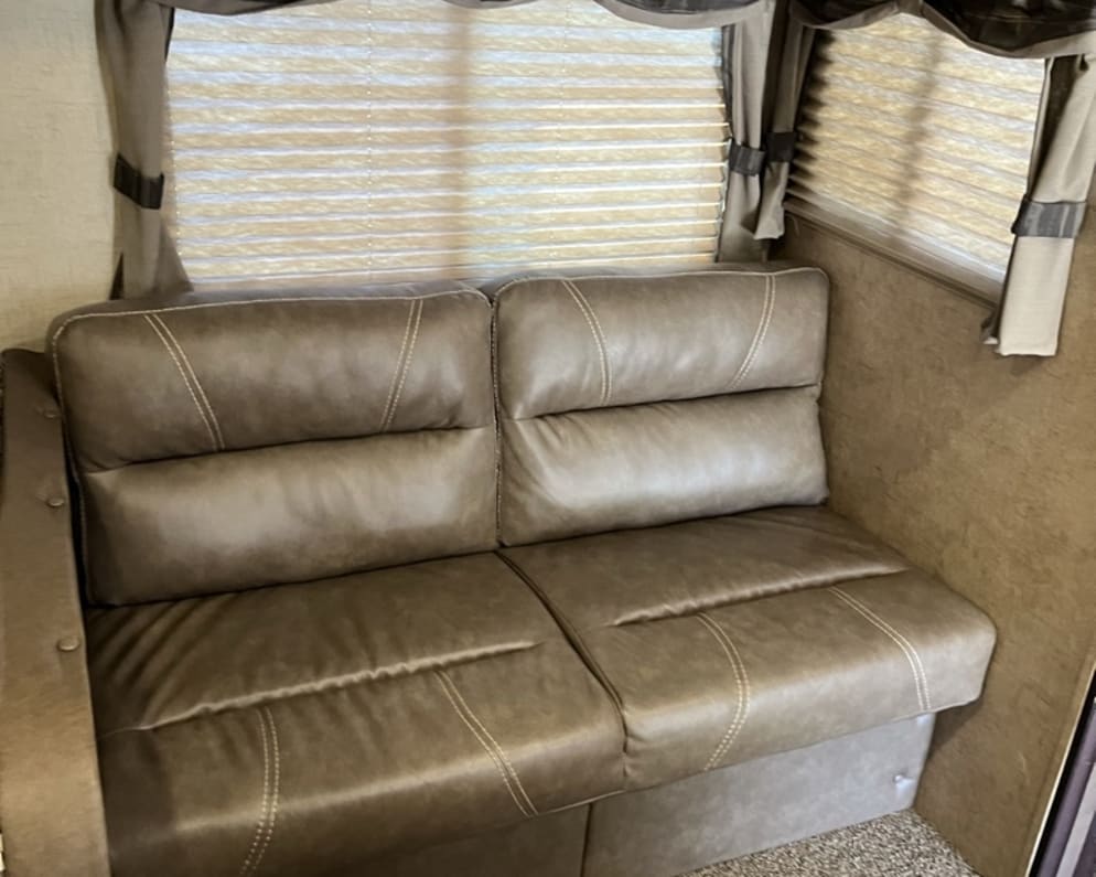 2016 Surveyor  by Forest River for rent in 48179