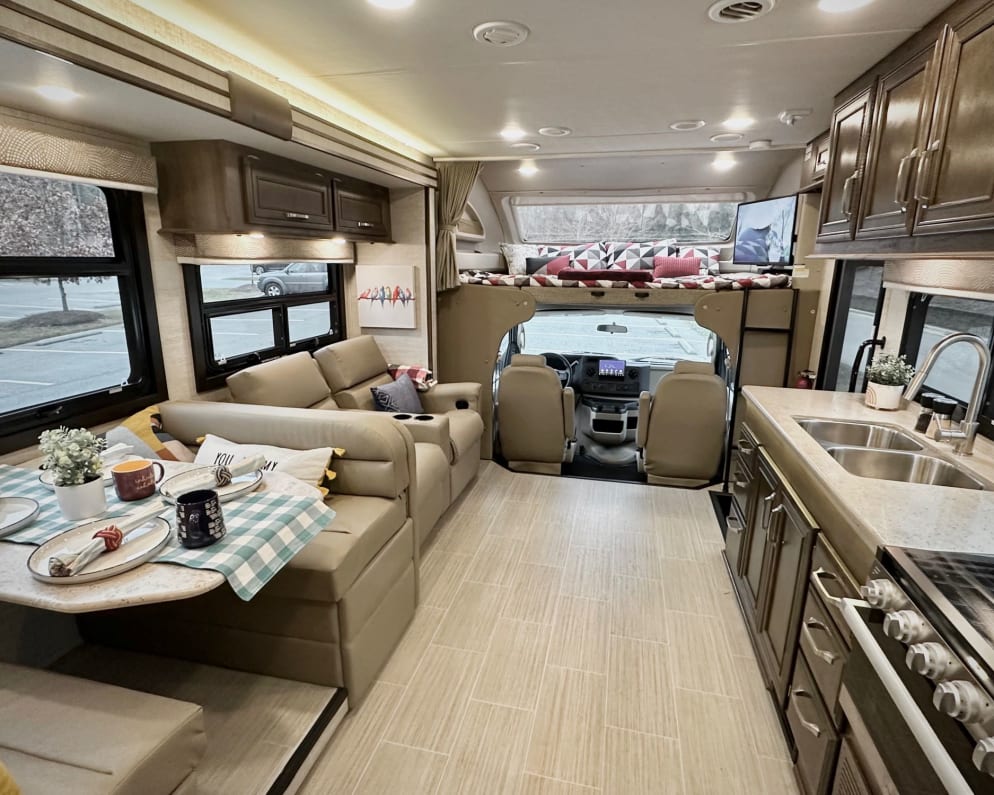 Class C RV for Rent in Apex, North Carolina