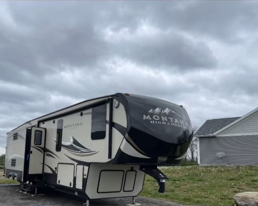2018 Fifth Wheel RV for Rent in Piqua, Ohio