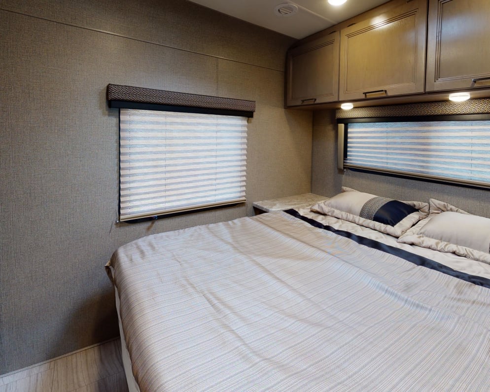 2021 Daybreak  by Thor Motor Coach for rent in 35094