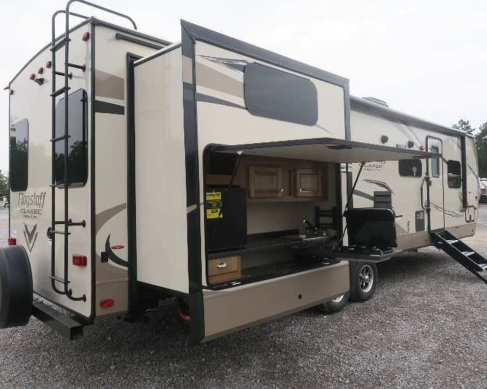 2018 Super Lite  by Flagstaff for rent in V0E1V0