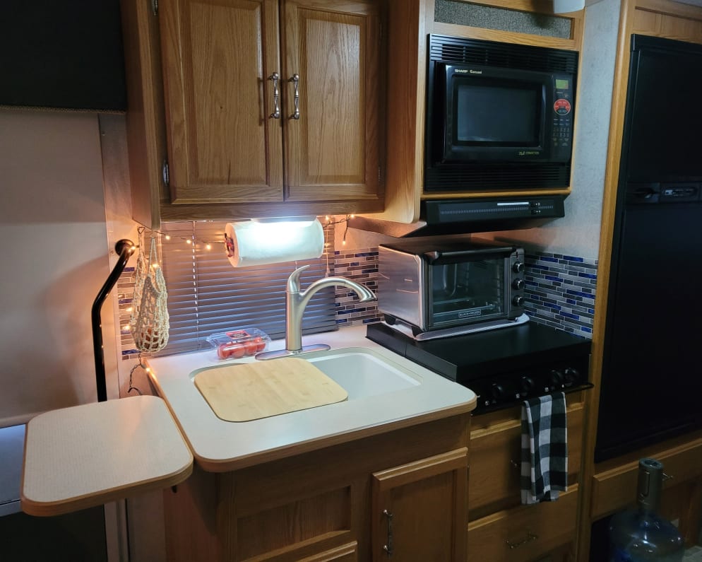 2006 Class C RV for Rent in Akron, Ohio