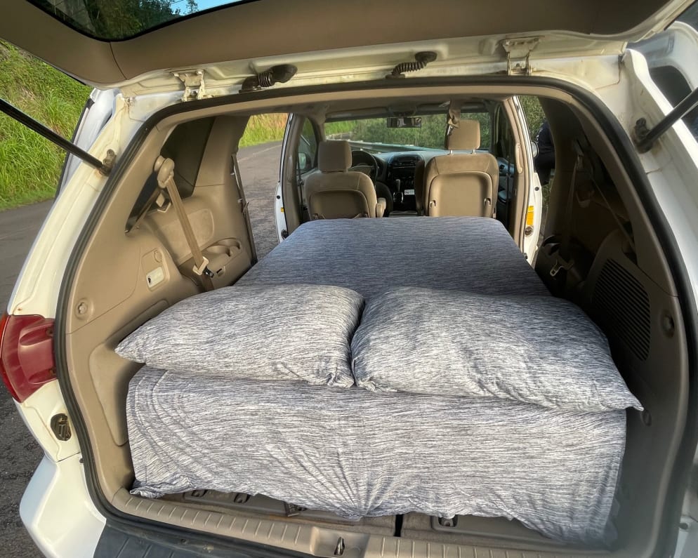 2004 Toyota Sienna available for rent in Lihue Hawaii