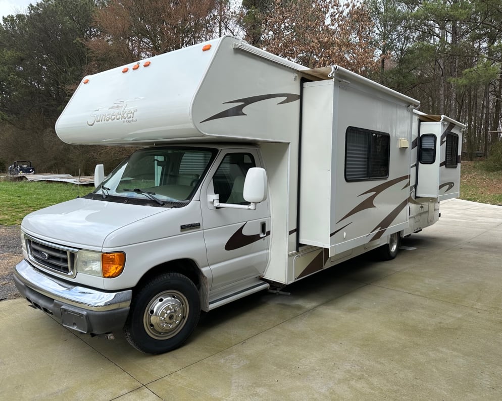 2007 Class C RV for Rent in Calhoun,