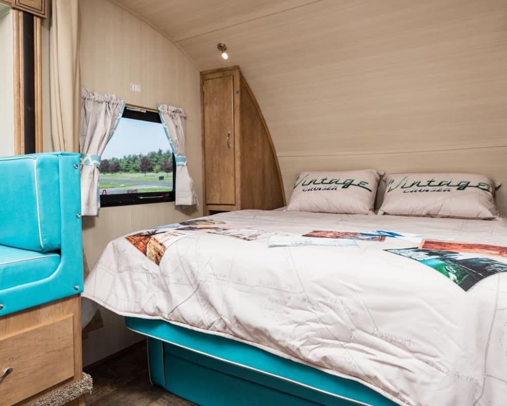 2023 23BHS Vintage Cruiser  by Gulf Stream for rent in N4T 1V8