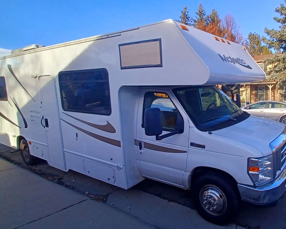 2015 Thor Majestic Class C for rent in Aurora Colorado
