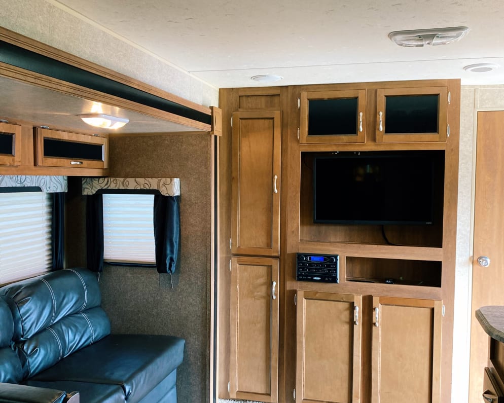 2016 Catalina Legacy  by Coachmen for rent in 40351