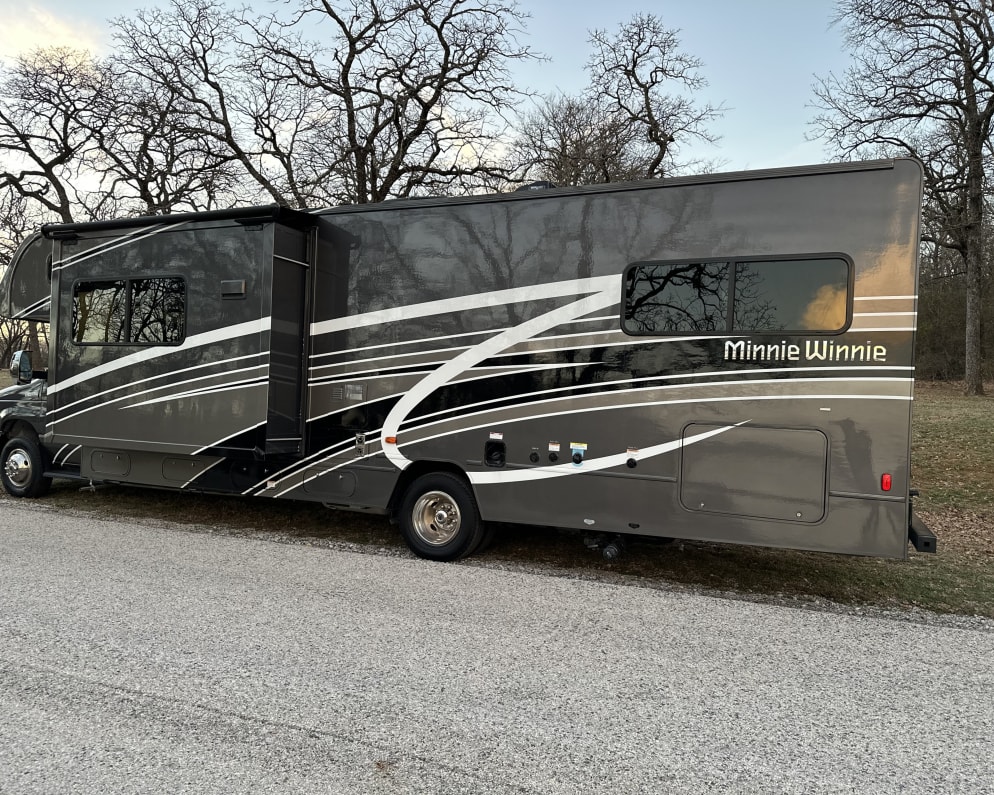 2021 Minnie Winnie  by Winnebago for rent in 76210