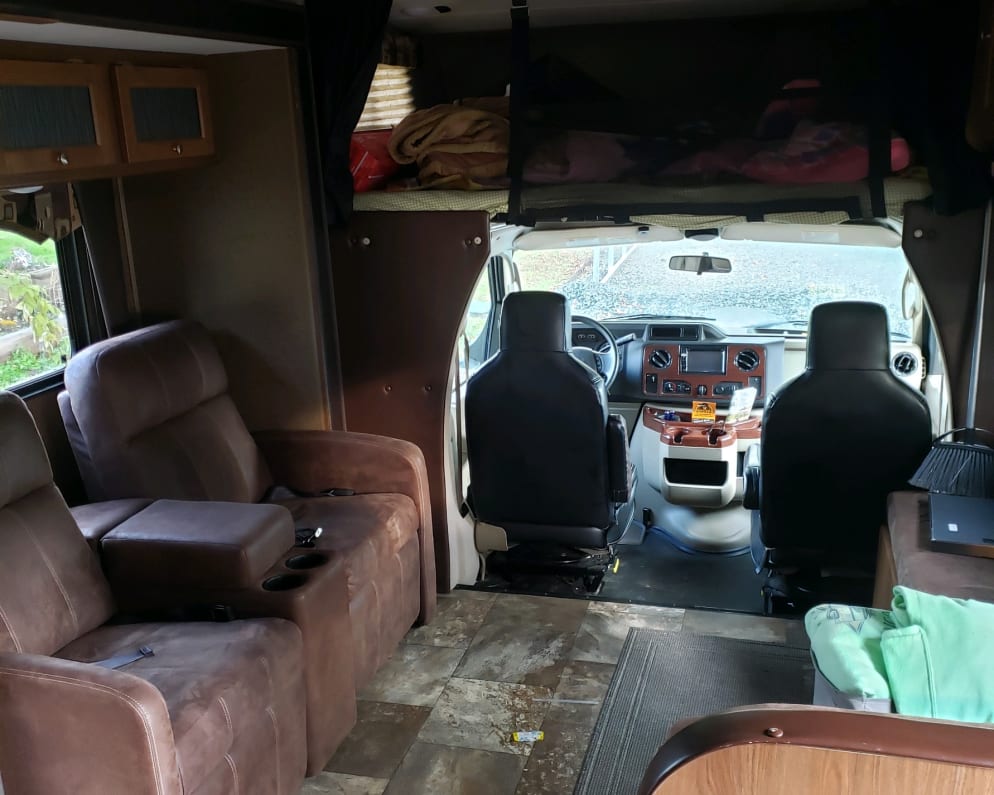 Class C RV for Rent in Creswell, Oregon