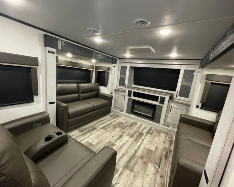 Fifth Wheel RV for Rent in Brookfield, Connecticut